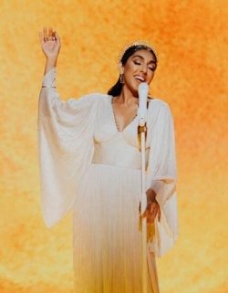 watch-Rupi Kaur Live